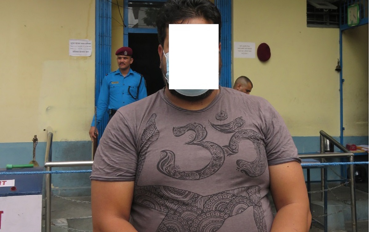 मिटरब्याजमा संलग्न रहेको आरोपमा पक्राउ परेका ज्ञानेन्द्र महर्जन